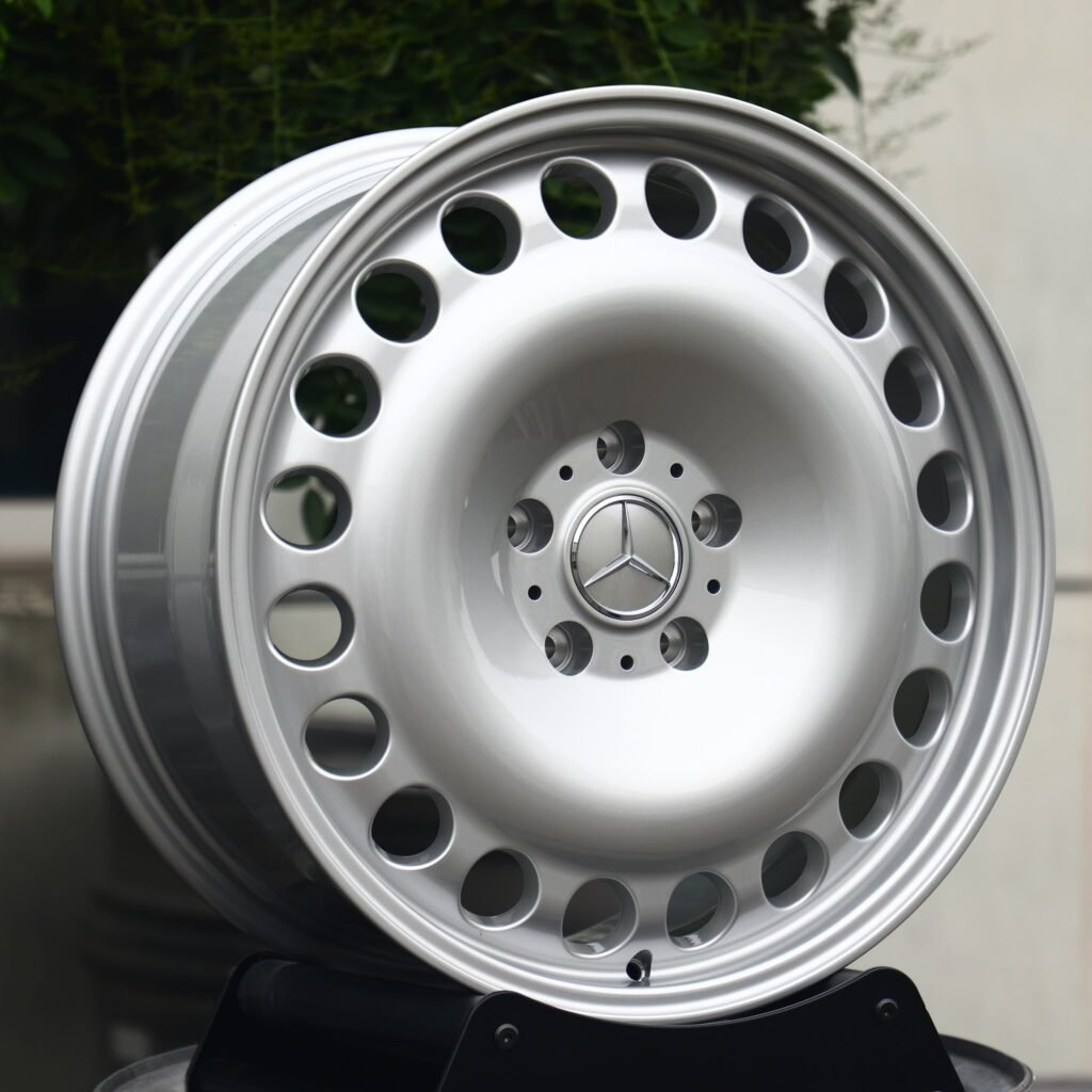 Mercedes-Benz S-Class wheels – Bright Silver Full-Face, angled view