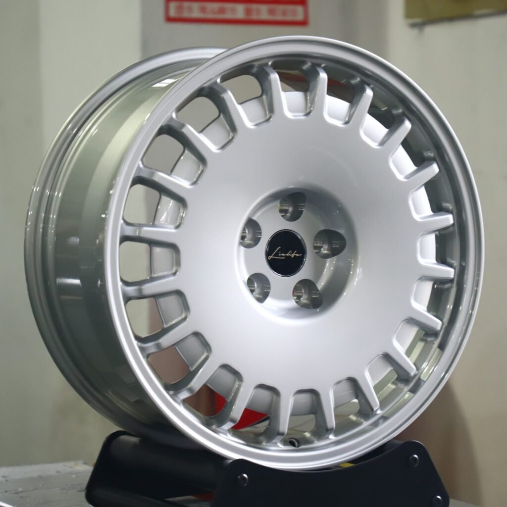 BMW M3 wheels – Bright Silver Full-Face, angled view