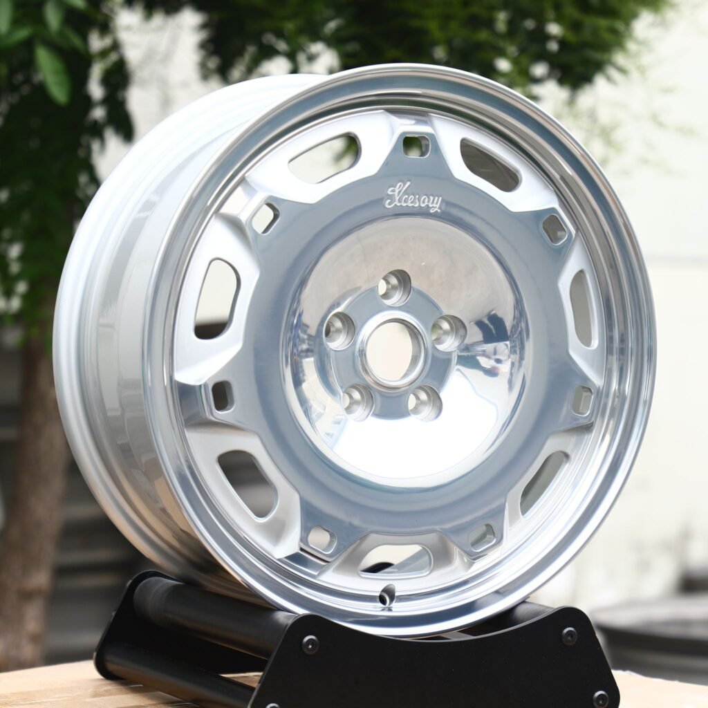 BMW M3 wheels – Bright Silver Full-Face, angled view