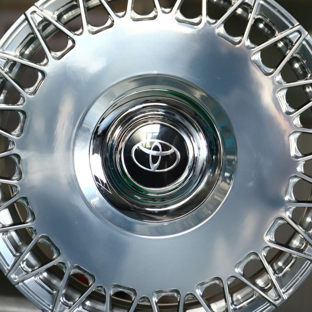 Toyota Camry wheels – Bright Silver Full-Face, lip and barrel detail