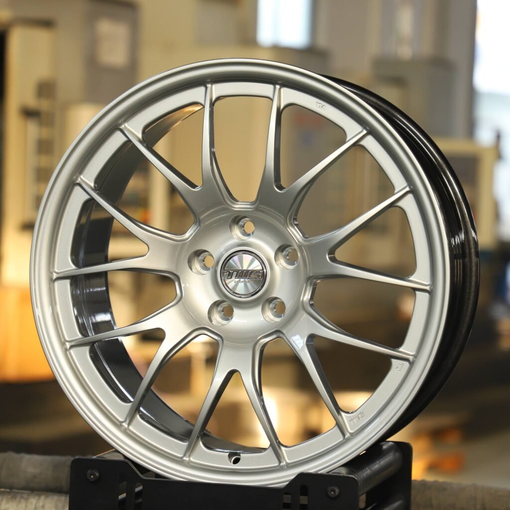 Honda Civic Type R wheels – Bright Silver / Gloss Black 7 Y-Spoke, angled view