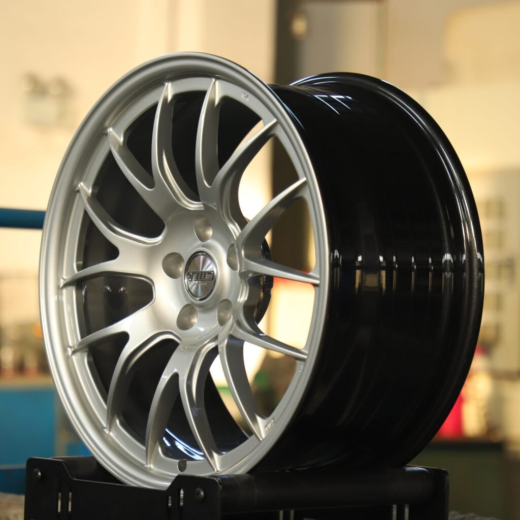 BMW M4 F82 wheels – Bright Silver / Gloss Black 7 Y-Spoke, lip and barrel detail
