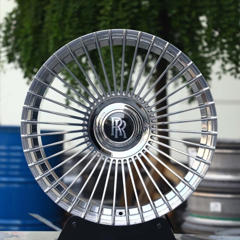 Rolls-Royce Ghost wheels – Bright Silver Multi-Spoke, front view
