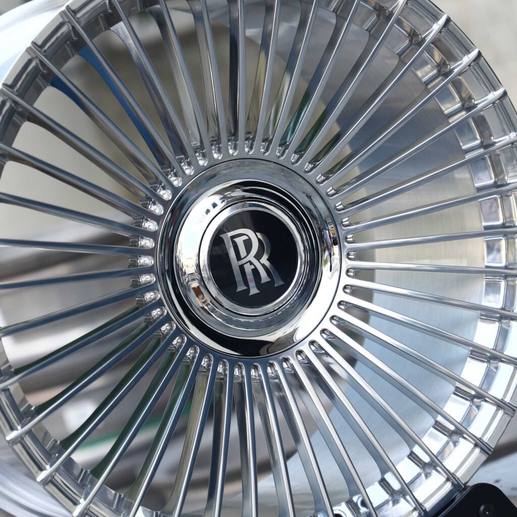 Rolls-Royce Ghost wheels – Bright Silver Multi-Spoke, lip and barrel detail