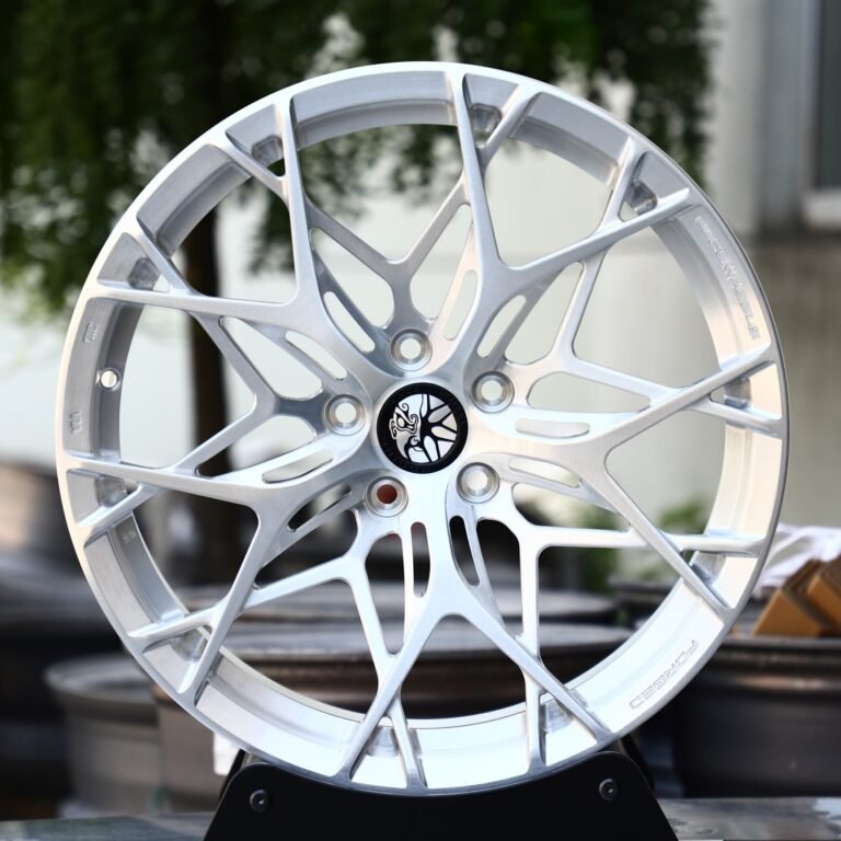 Audi A6 wheels – Bright Silver / Silver Cross-Spoke, front view