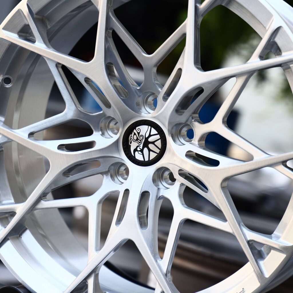 Audi A4 B9 wheels – Bright Silver / Silver Cross-Spoke, lip and barrel detail