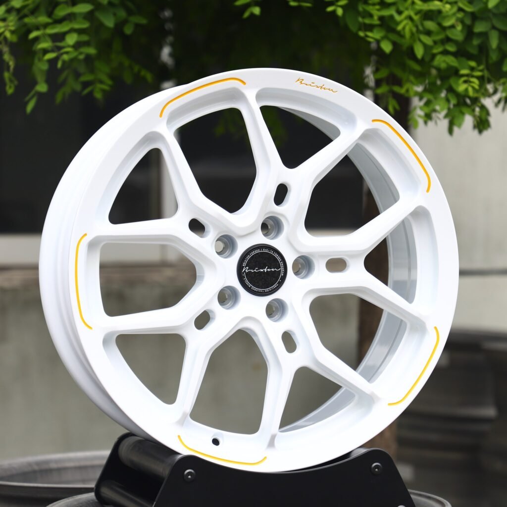 Lamborghini Urus wheels – Brixton Gloss White 5 Y-Spoke, angled view