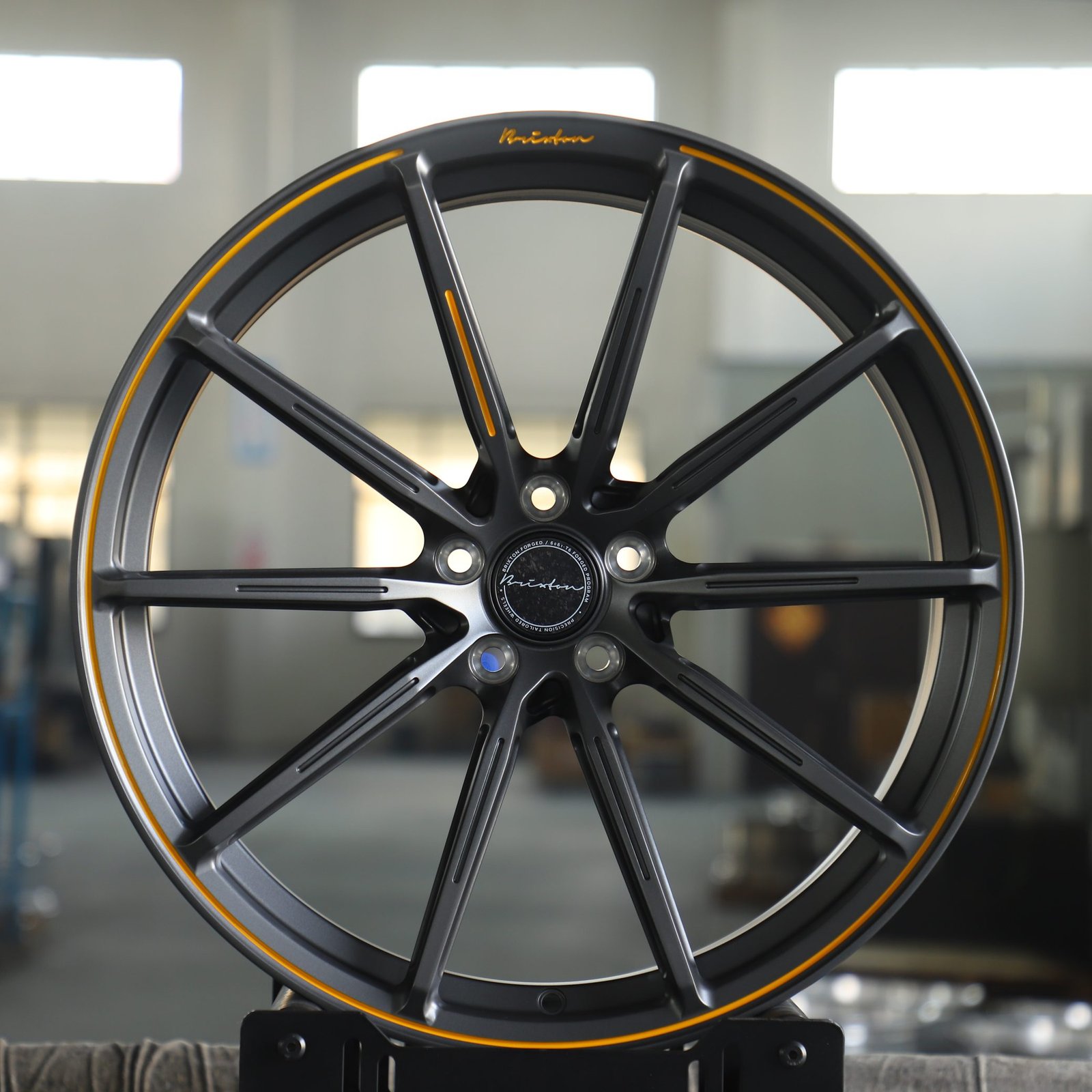 Porsche 911 wheels – Brixton Metallic Gray / Gloss Black 10-Spoke, front view