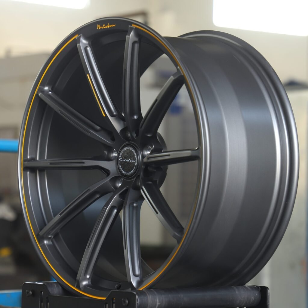 Mercedes-Benz G-Class W463 wheels – Brixton Metallic Gray / Gloss Black 10-Spoke, lip and barrel detail
