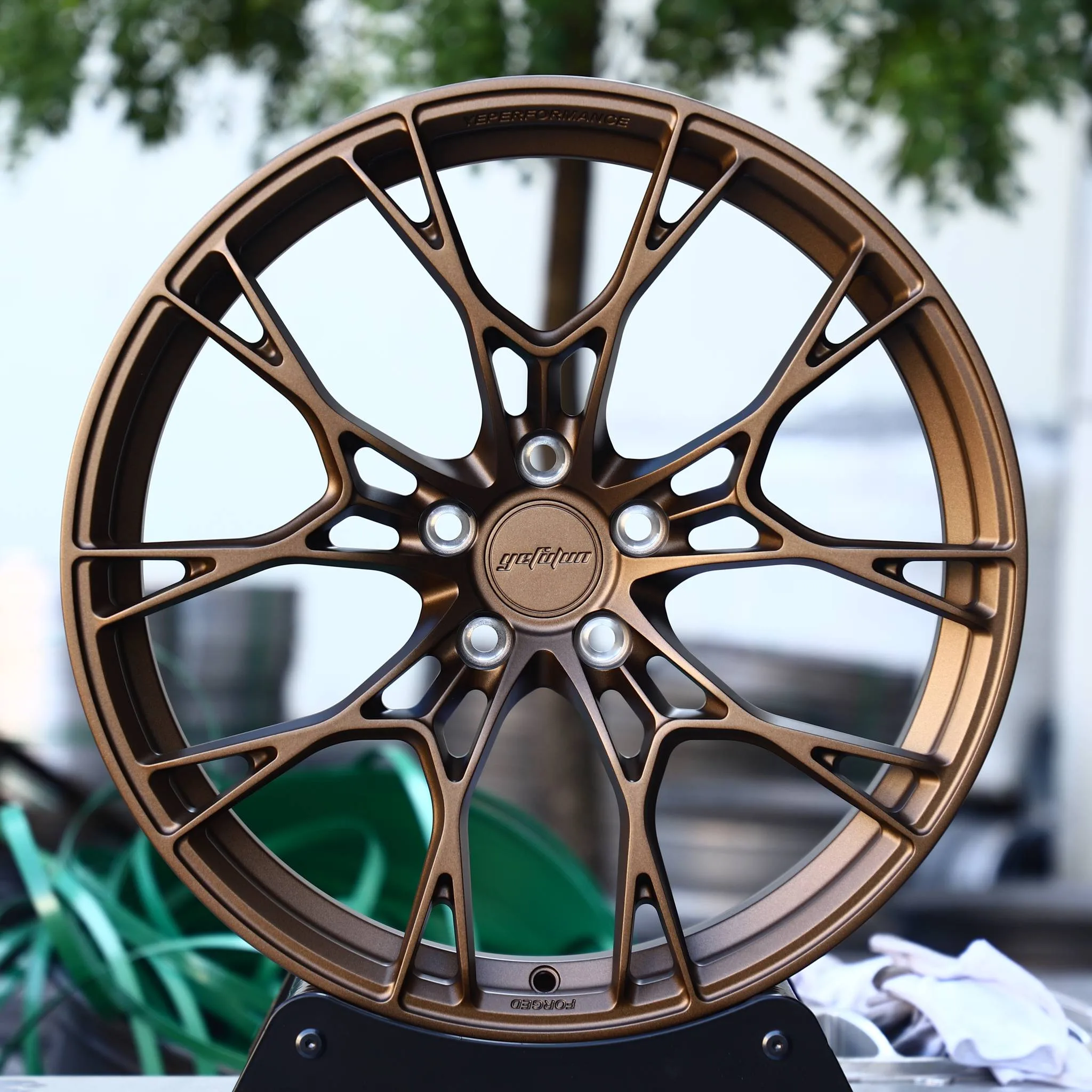 Ferrari 488 wheels – Bronze Cross-Spoke, front view