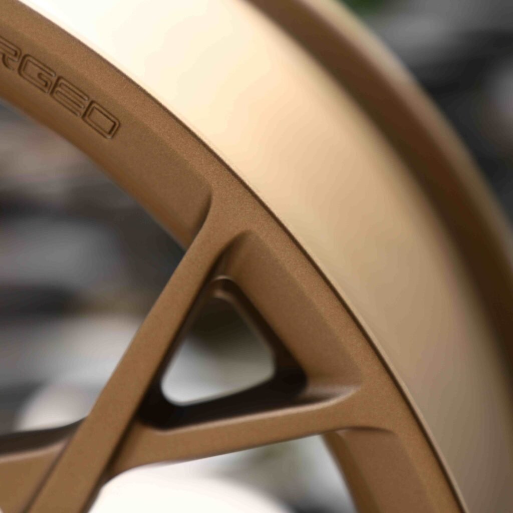 Zeekr 001 wheels – Bronze Gold Cross-Spoke (Zeekr OEM-Style), lip and barrel detail
