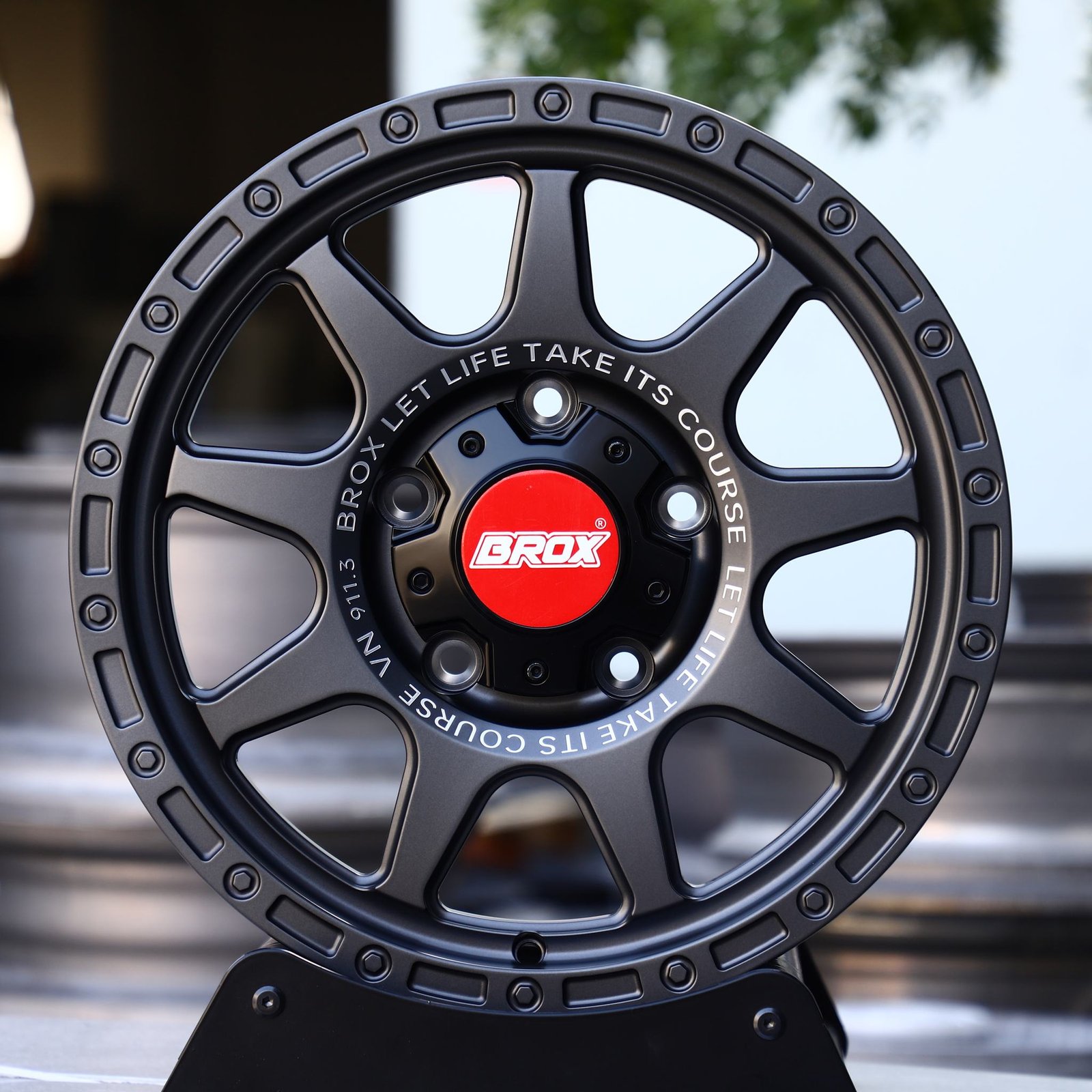 Jeep Wrangler wheels – Brox Metallic Gray Exposed Bolt Detail Deep Lip, front view