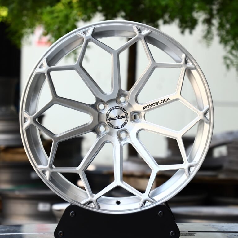 Porsche 911 wheels – Brushed Silver 10 Y-Spoke Concave, front view
