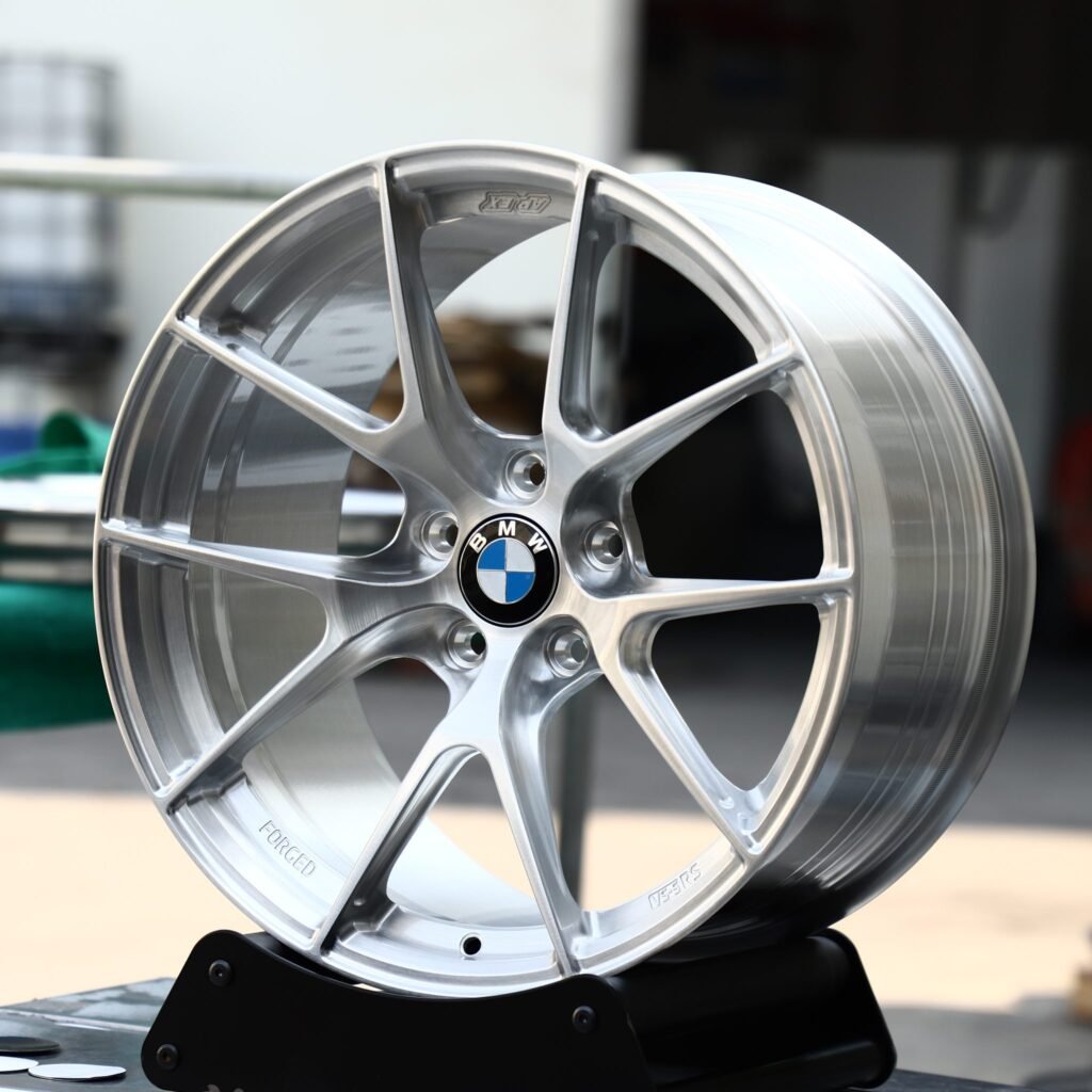 BMW M4 F82 wheels – Brushed Silver 5 Y-Spoke (BMW OEM-Style), angled view