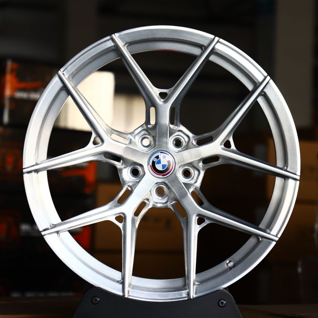 Tesla Model 3 wheels – Brushed Silver 5 Y-Spoke, front view