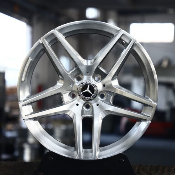 Mercedes-Benz E-Class W213 wheels – Brushed Silver 5 Y-Spoke (Mercedes-Benz OEM-Style), front view