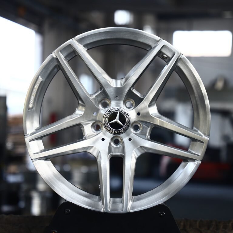 Porsche 911 wheels – Brushed Silver 5 Y-Spoke, front view