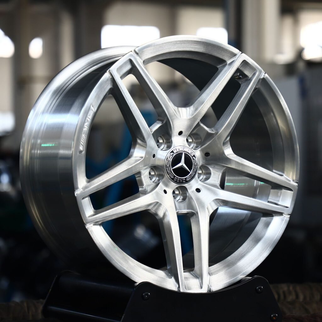 Lamborghini Aventador wheels – Brushed Silver 5 Y-Spoke, angled view