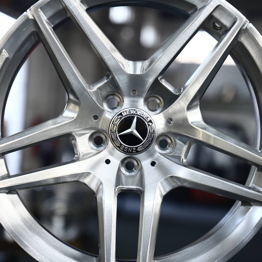 Lamborghini Huracan wheels – Brushed Silver 5 Y-Spoke, lip and barrel detail