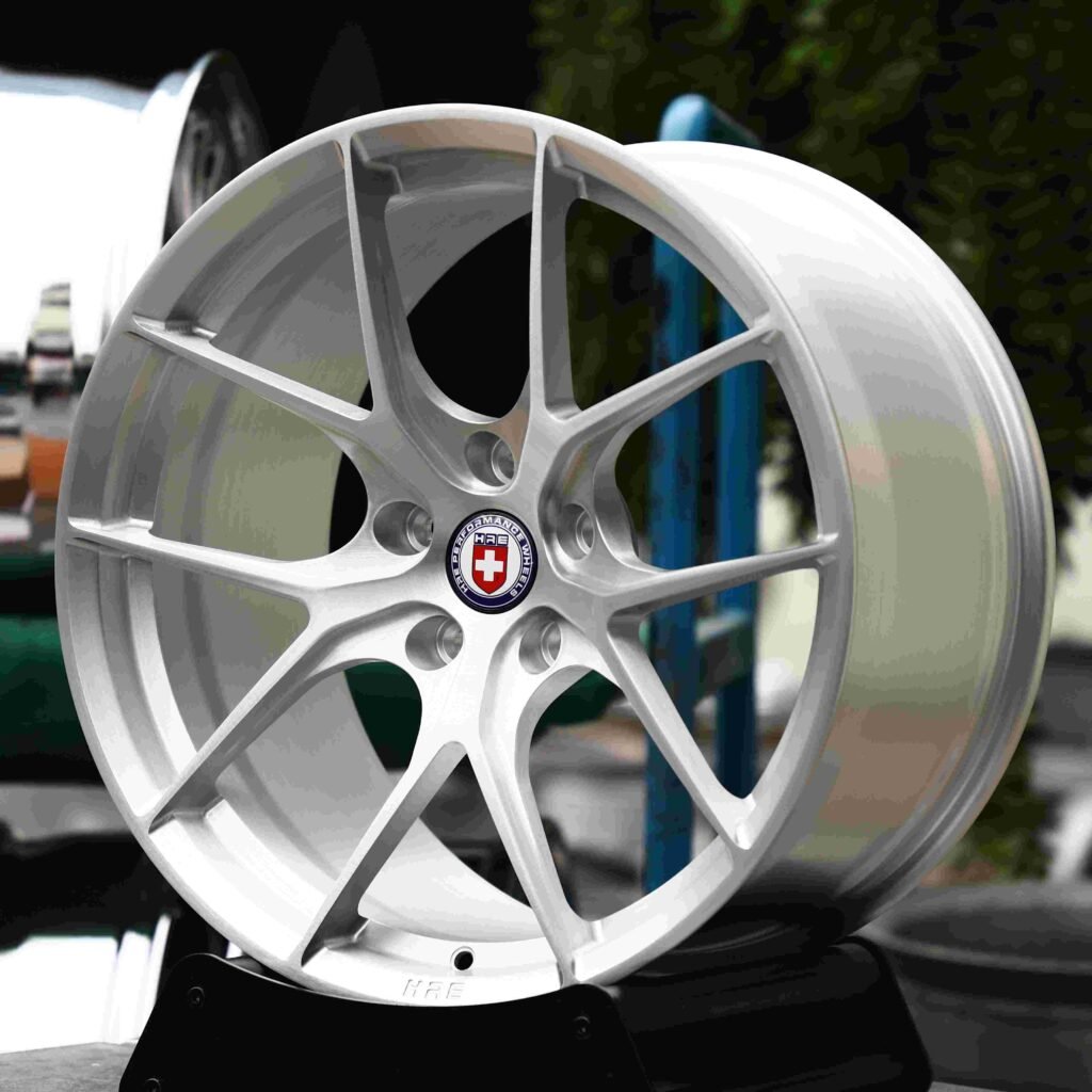 Audi A4 wheels – Brushed Silver 5 Y-Spoke (HRE-Style), angled view