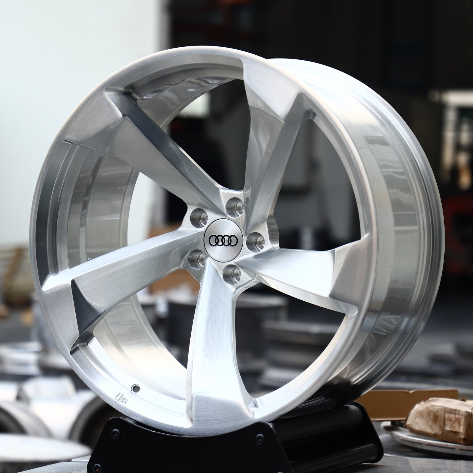 Audi A4 wheels – Brushed Silver Directional Milled, front view