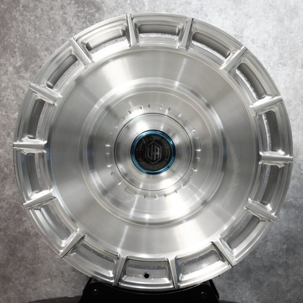 Porsche 911 wheels – Brushed Silver Full-Face Floating Cap, front view