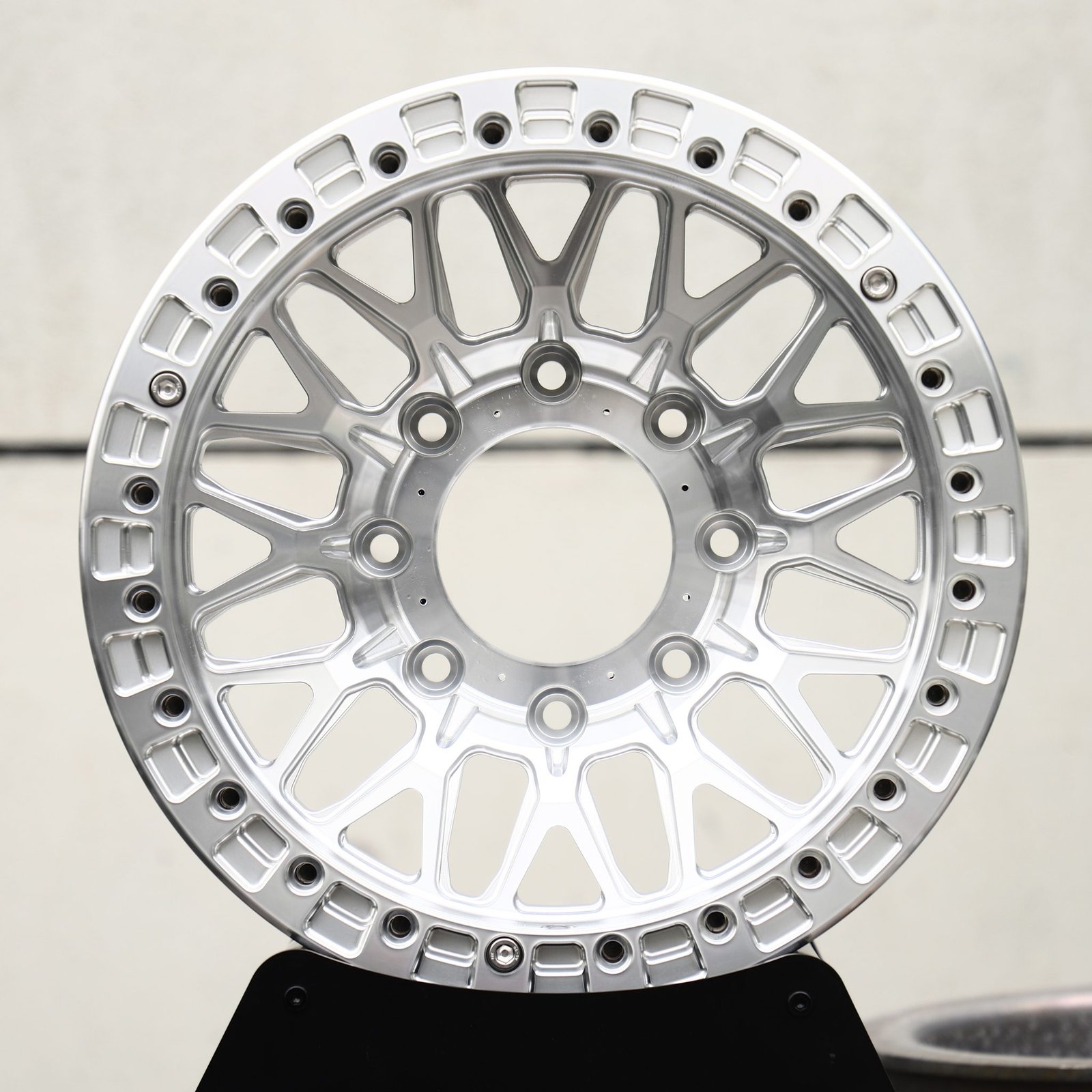 Ford F-250 Super Duty wheels – Brushed Silver Mesh, front view