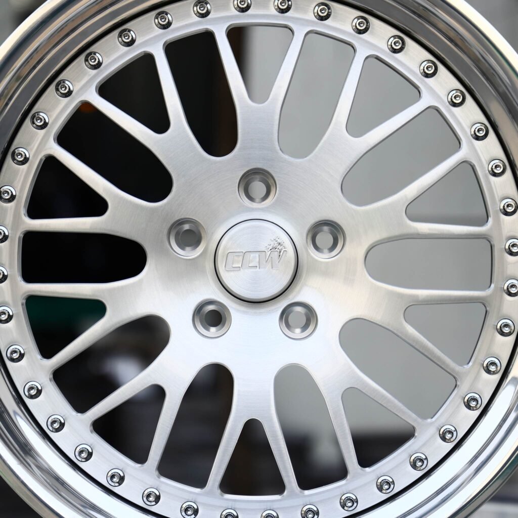 Lamborghini Huracan wheels – Brushed Silver Mesh Deep Dish 2-Piece (CCW-Style), lip and barrel detail