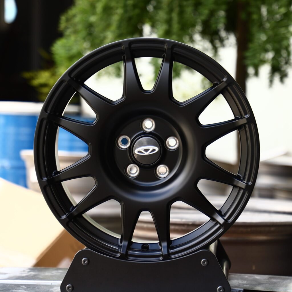 Toyota 4Runner wheels – Gloss Black Full-Face, front view