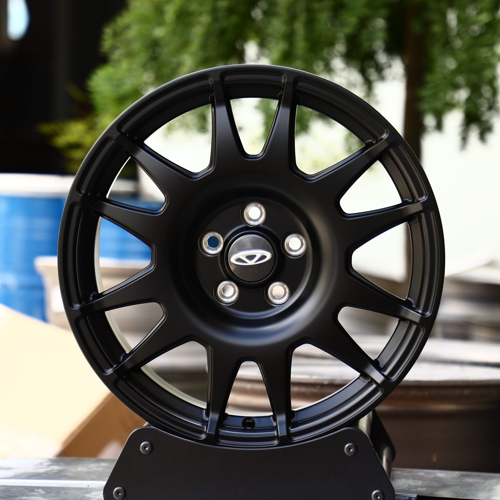 Toyota 4Runner wheels – Gloss Black Full-Face, front view