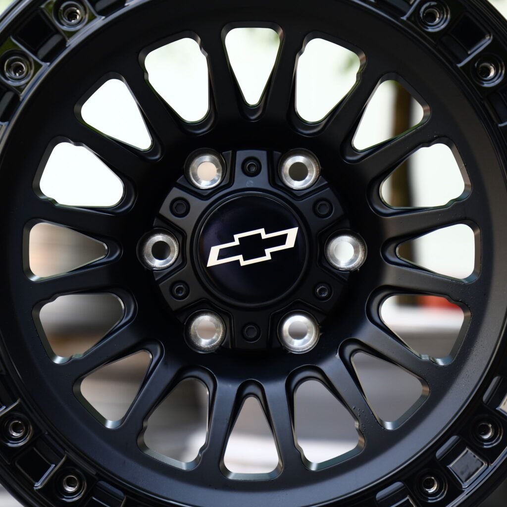 Chevrolet Silverado 2500HD wheels – Matte Black Multi-Spoke Beadlock (Chevrolet OEM-Style), lip and barrel detail