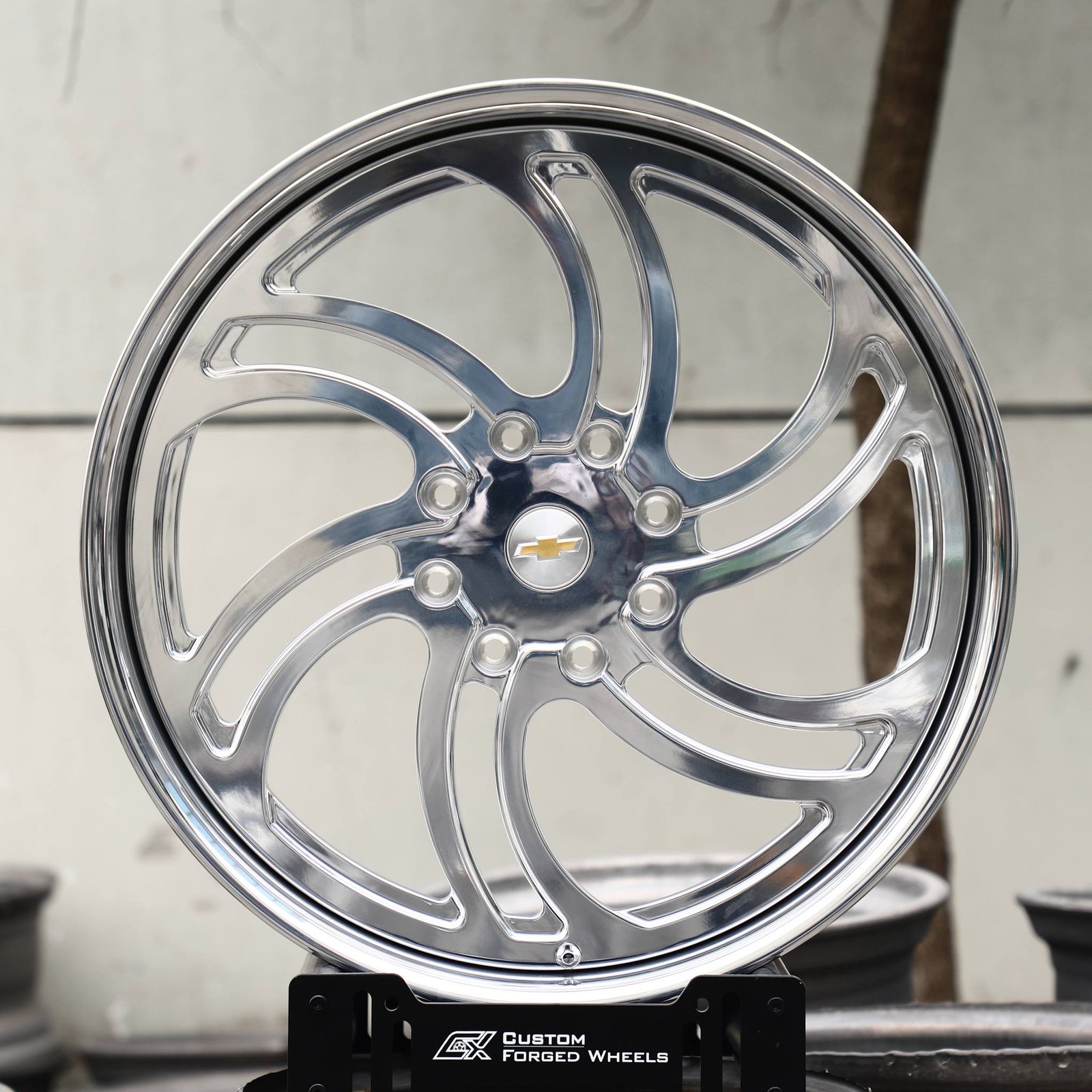 Chevrolet Silverado HD wheels – Mirror Polished Spiral Multi-Spoke (Chevrolet OEM-Style), front view