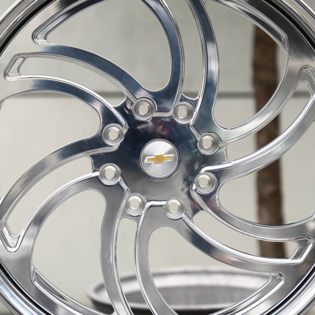 Chevrolet Silverado 2500HD wheels – Mirror Polished Spiral Multi-Spoke (Chevrolet OEM-Style), lip and barrel detail