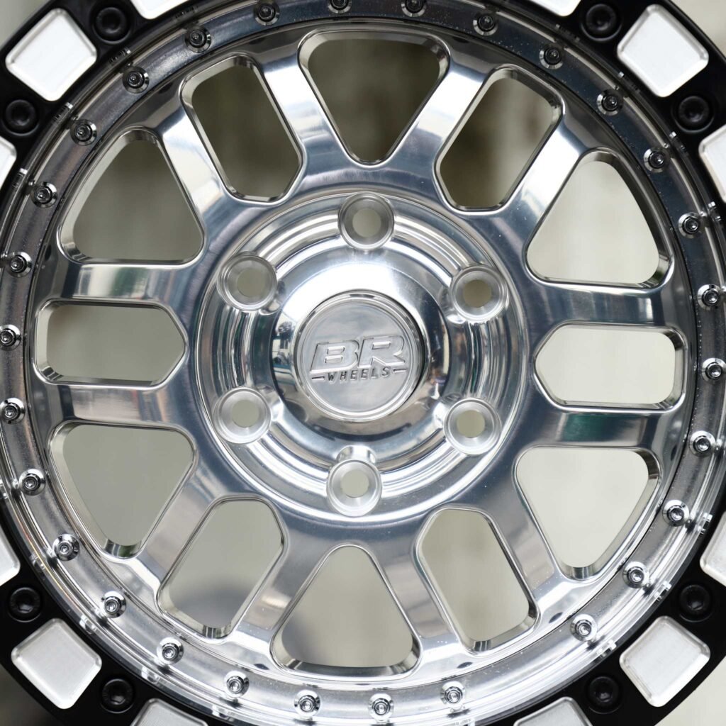 Toyota 4Runner wheels – Polished / Black Mesh Beadlock, lip and barrel detail