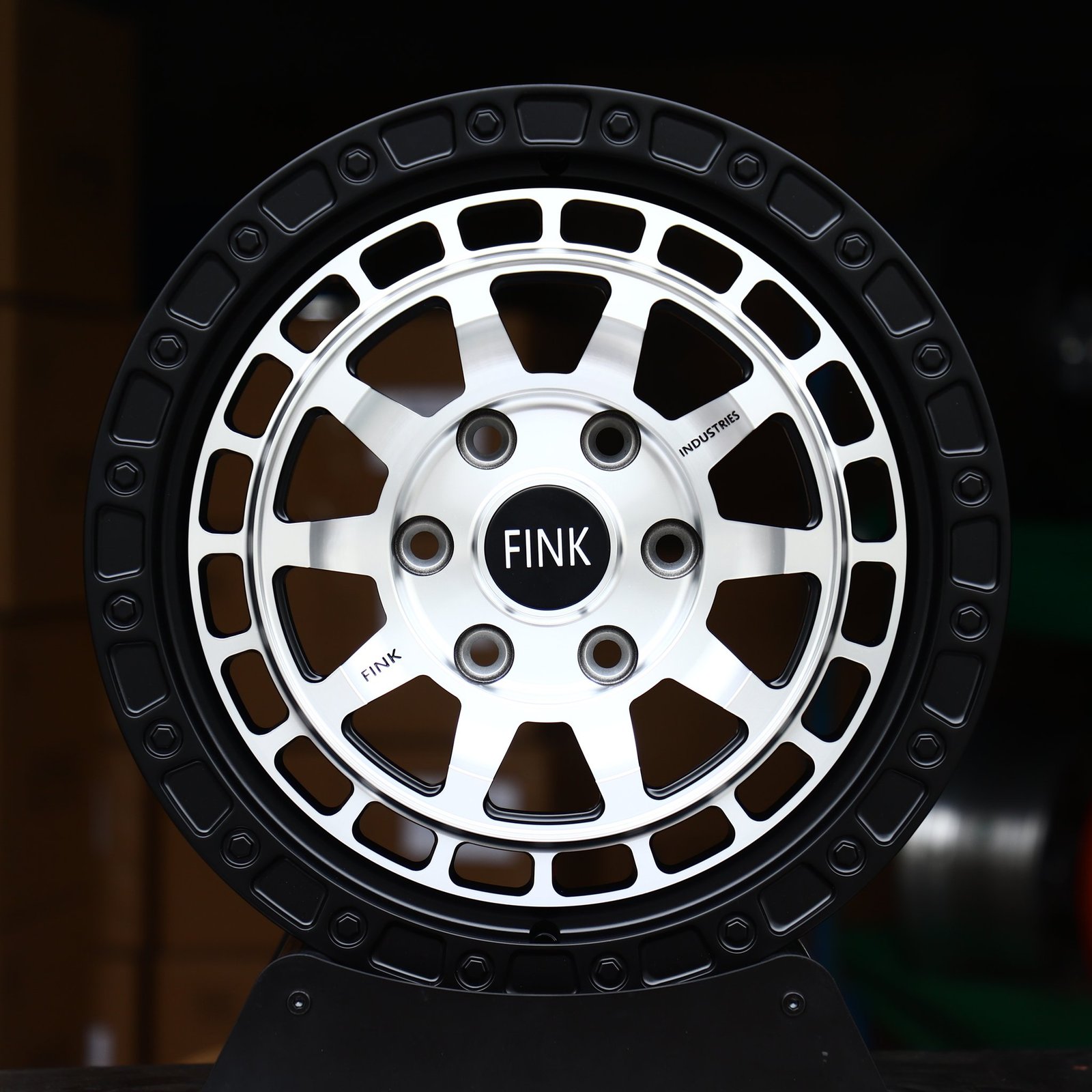 Chevrolet Silverado 1500 wheels – Gloss Black / Machined Slotted, front view