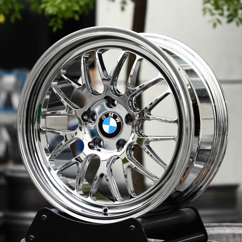 BMW M5 wheels – Chrome 10 Y-Spoke Deep Lip, angled view