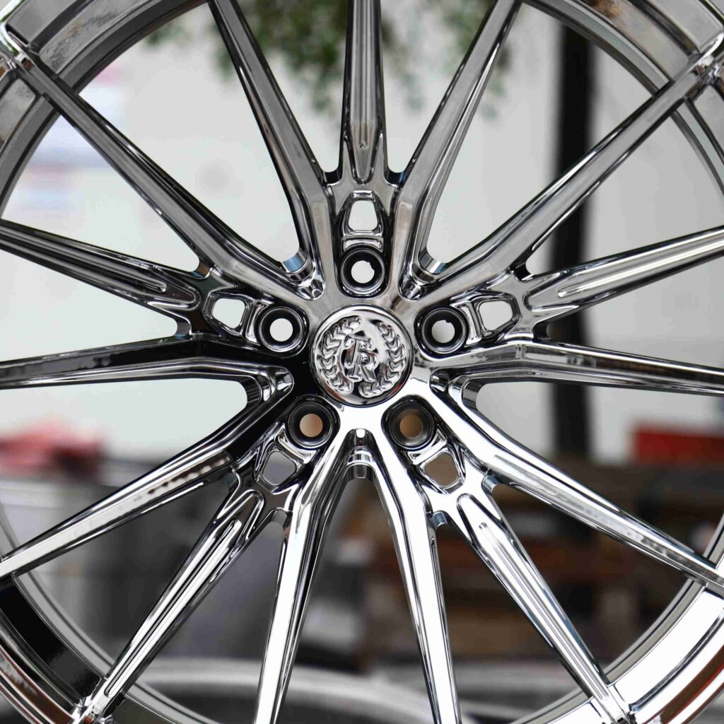 Lamborghini Urus wheels – Chrome 5 W-Spoke, lip and barrel detail