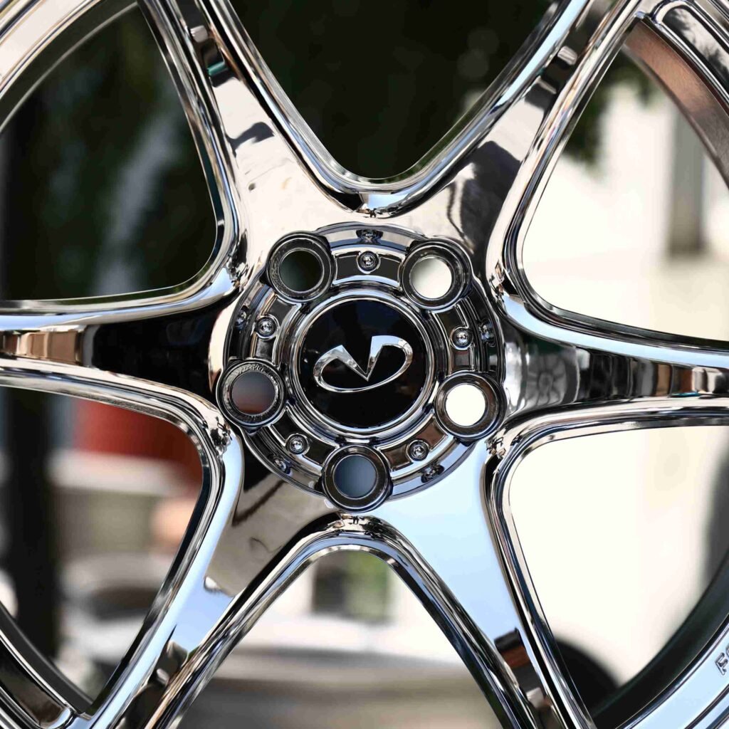 Infiniti Q50 wheels – Chrome 6-Spoke, lip and barrel detail