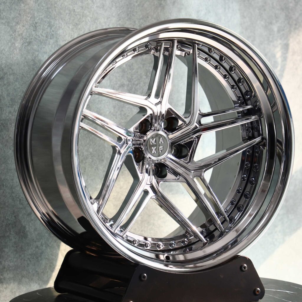Lamborghini Huracan wheels – Chrome 7 Split-Spoke Deep Dish 2-Piece, lip and barrel detail