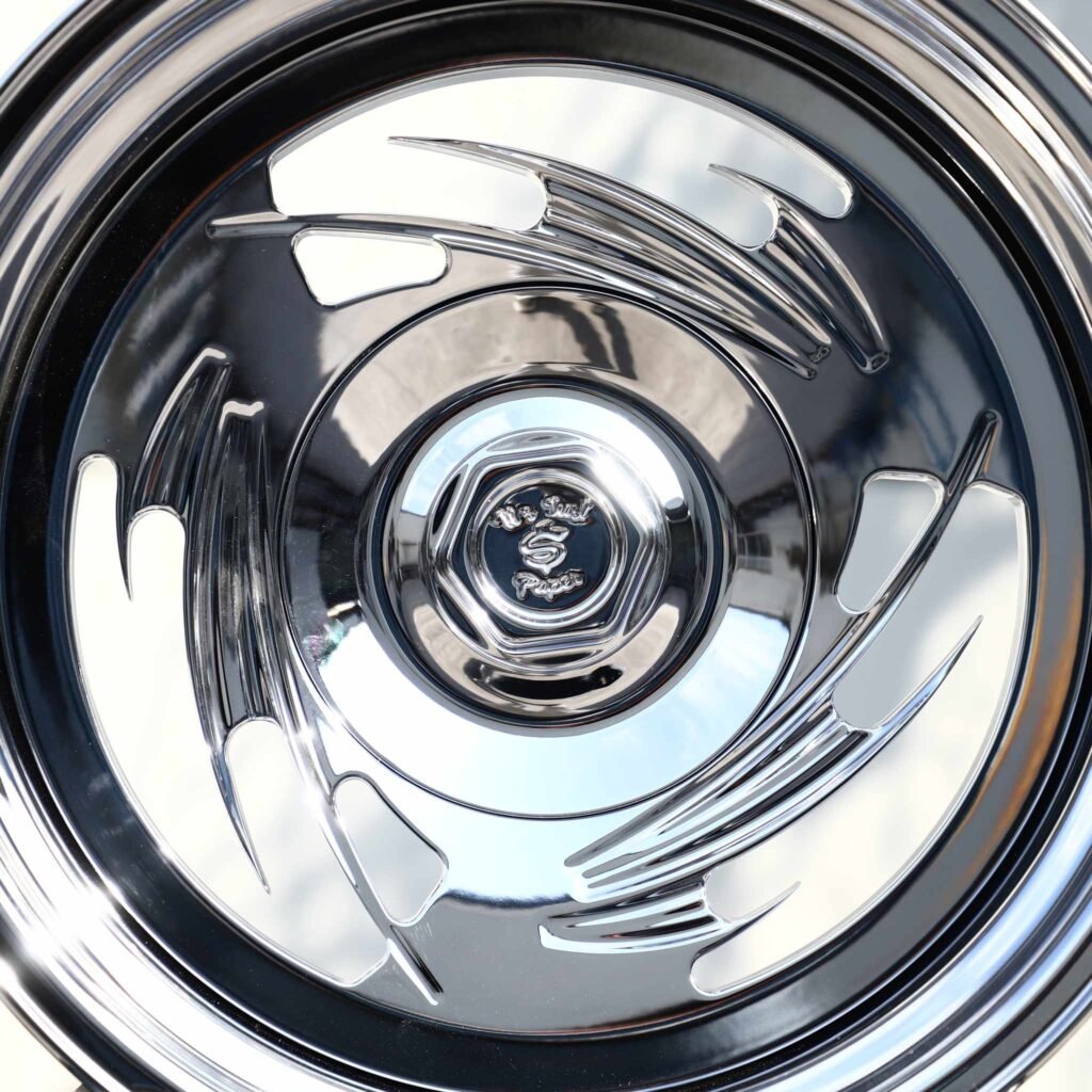 Dodge Charger wheels – Chrome Aero Dish, lip and barrel detail