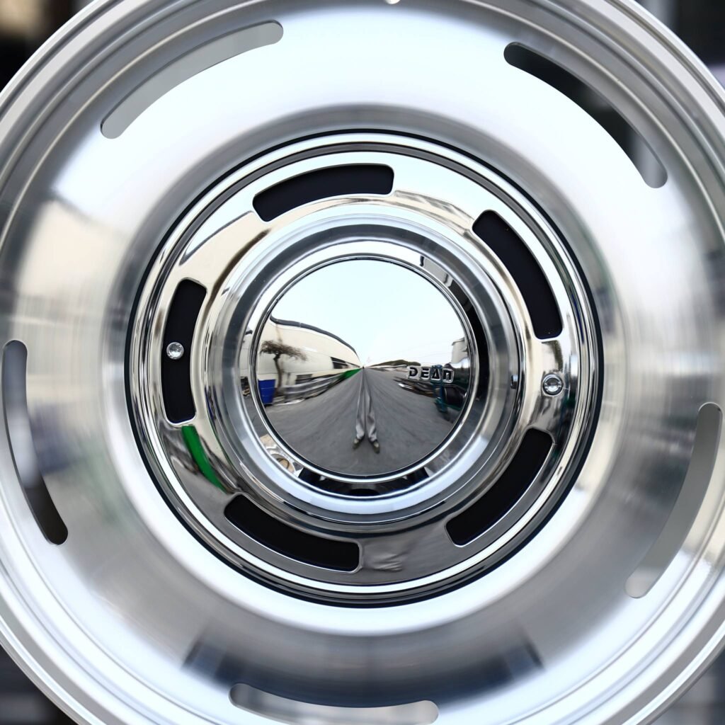 Jeep Gladiator wheels – Chrome Aero Dish, lip and barrel detail