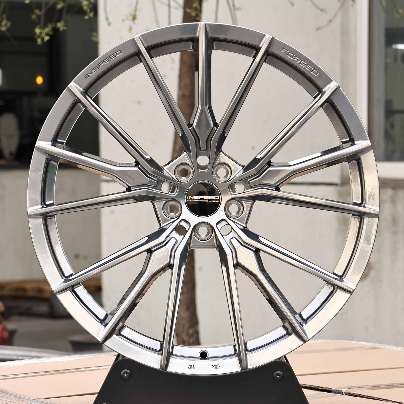 BMW M2 G87 / M3 G80 Forged Wheels – Chrome Silver / Metallic Gray 5 W-Spoke, front view
