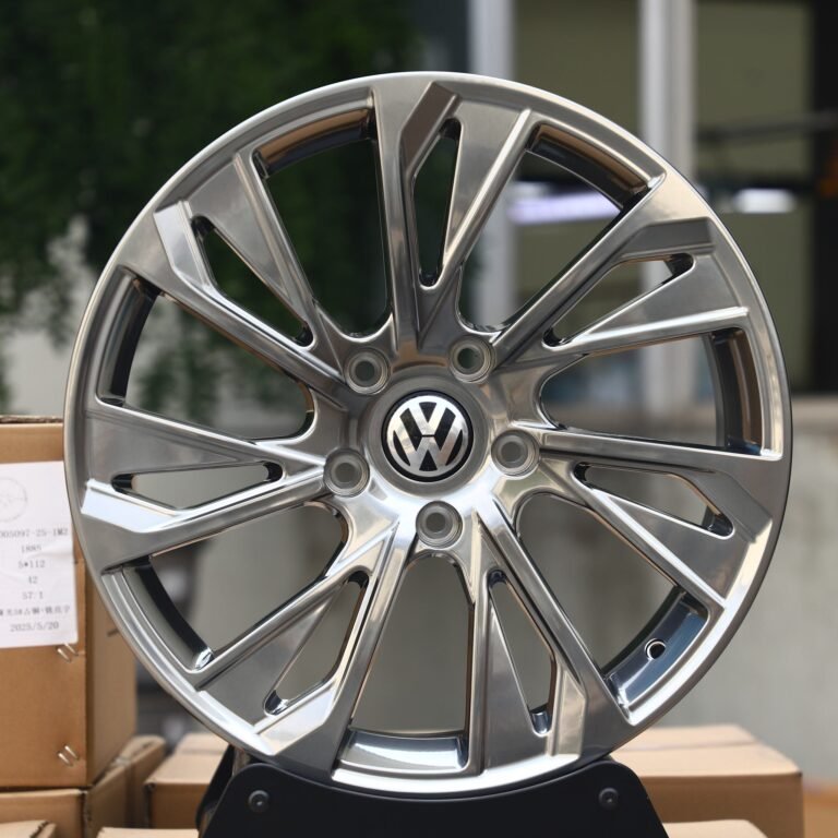 Кованые диски на Volkswagen Passat — Кованый диск, хром серебристый
