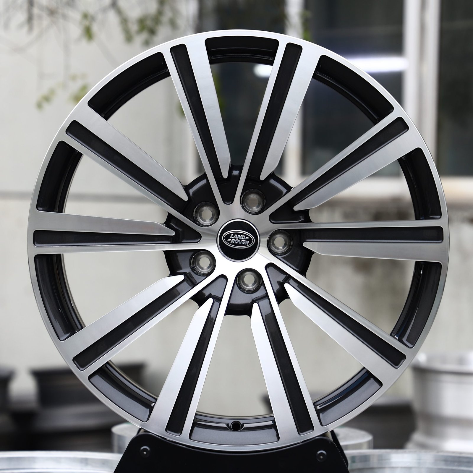 Land Rover Range Rover wheels – Custom Finish 10-Spoke Machined Face, front view