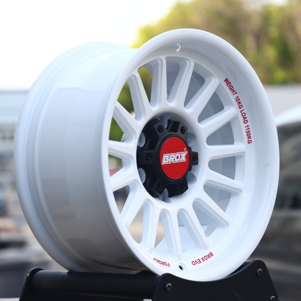 Chevrolet Silverado 1500 wheels – Custom Finish 15-Spoke, lip and barrel detail