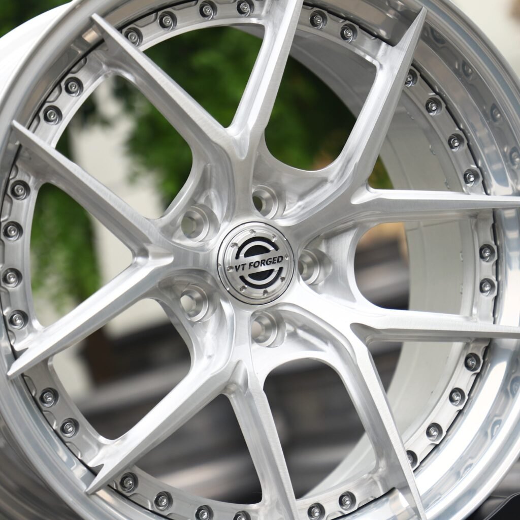 Audi A4 B9 wheels – Custom Finish 2-Piece 5 Y-Spoke, lip and barrel detail