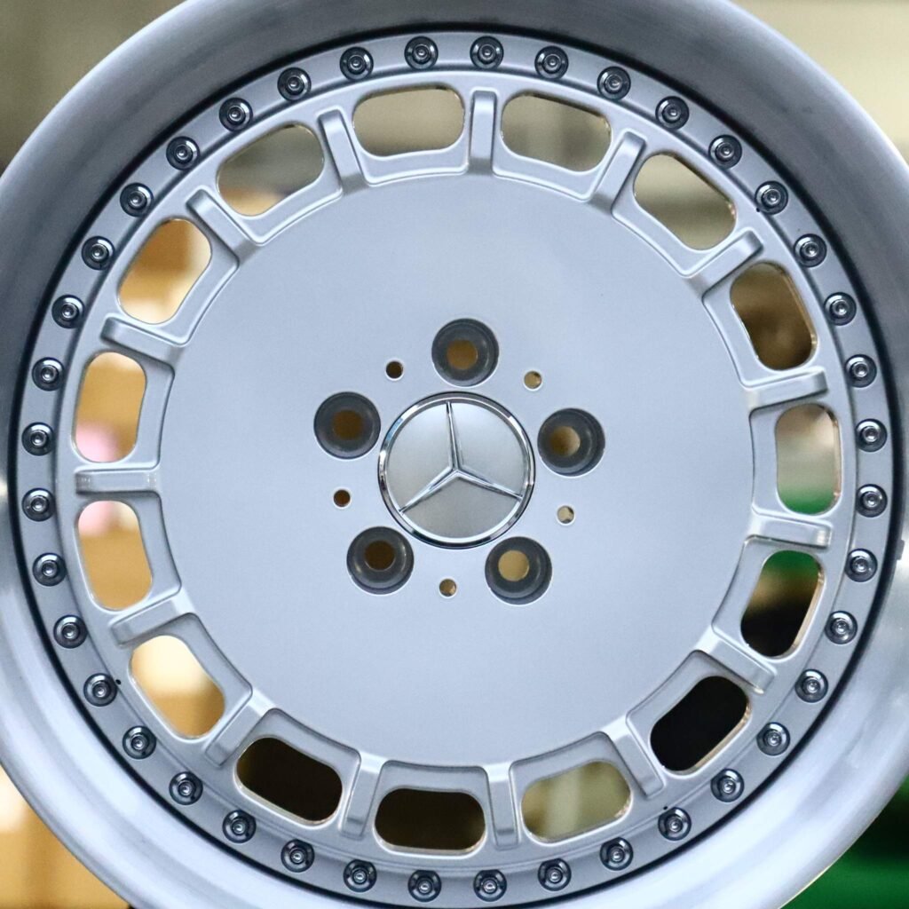 Audi Q7 wheels – Custom Finish 2-Piece Full-Face Machined Lip Mirror Polished, lip and barrel detail