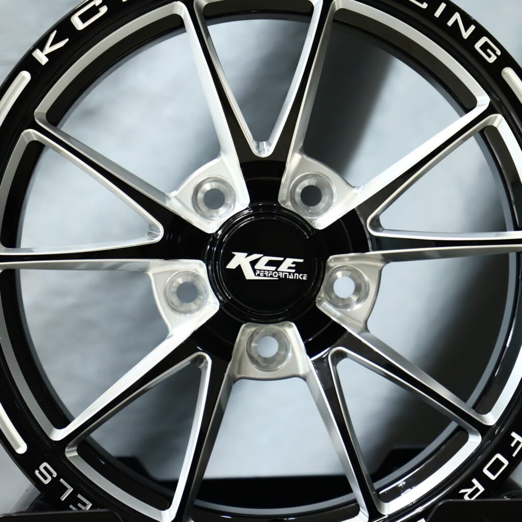 Dodge Challenger wheels – Custom Finish 5-Spoke Mirror Milled, lip and barrel detail