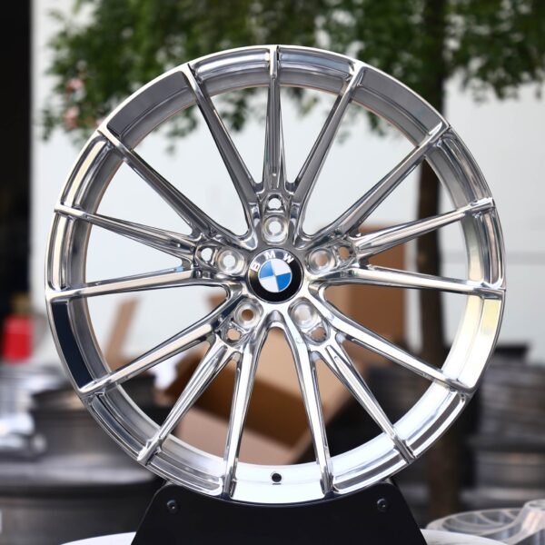 BMW M2 G87 wheels – Silver 5 W-Spoke Mirror Polished, front view