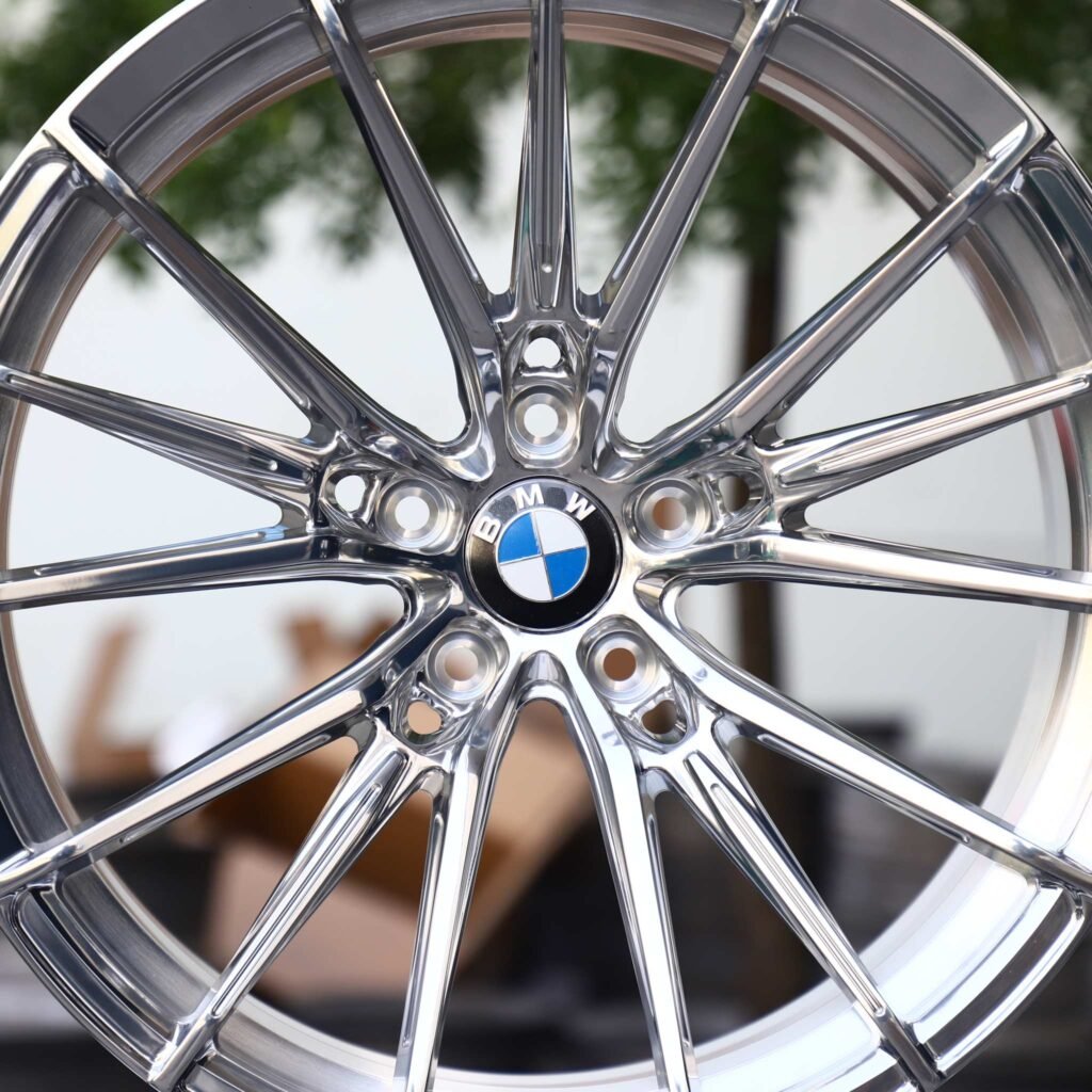 Audi A4 B9 wheels – Custom Finish 5 W-Spoke Mirror Polished, lip and barrel detail